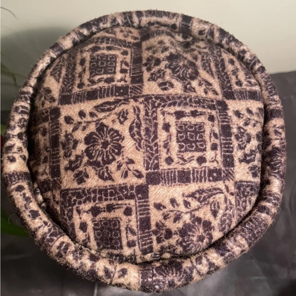 Vintage LG Louis Garneau Women’s Pillbox Winter Hat Floral Geometric Brown Small - Picture 4 of 6